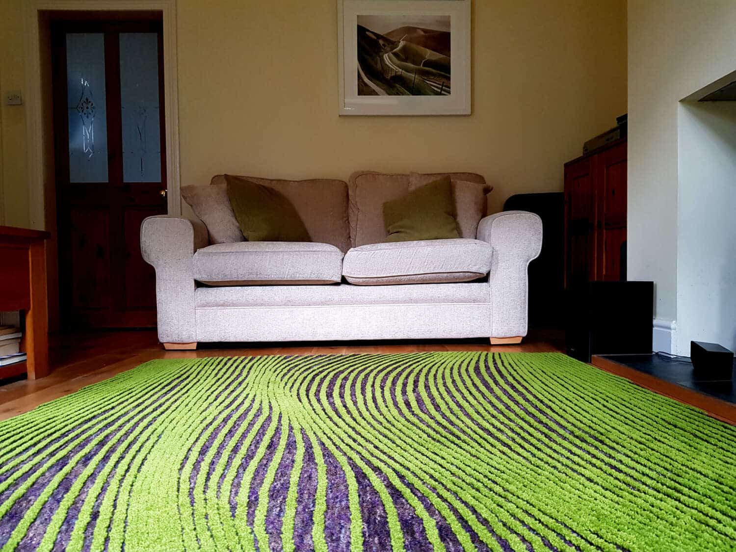Cách decor không gian của bạn xanh tươi hơn chỉ bằng một tấm thảm trải nhà phong cách đồng quê, xanh mướt thảm cỏ.